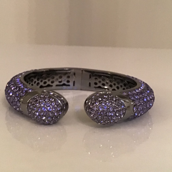 Fabulous Joan Boyce light purple colour pave hinged cuff bracelet S/M size - Picture 8 of 9